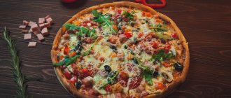 Фото обои еда, перец, пицца, помидор, начинка, ветчина
