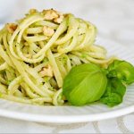 How to cook spaghetti with pesto sauce - a few recommendations