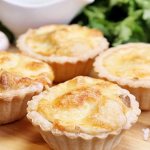 How to cook tartlets with chicken and mushrooms