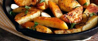 Как запечь картошку в духовке с хрустящей корочкой в фольге помещают туда противень