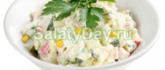 Крабовый салат с огурцом, кукурузой и яйцом