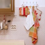 Куда повесить полотенце на кухне? Интерьерные решения