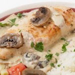 Chicken with champignons in sour cream: recipes and photos