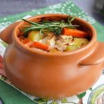 chicken in pots with potatoes and mushrooms