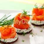 Delicate tartlets with red fish