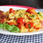 Pasta with tomatoes and cheese