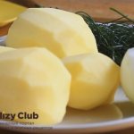 Предлагаем вам простой рецепт постных драников из картошки.