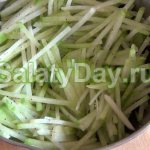 Простой салат из редьки зеленой