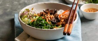Рецепт салата с говядиной, рисовой лапшой и кешью