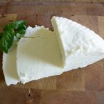 Состав сыра по-адыгейски и его польза для здоровья