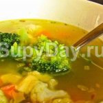 Весенний суп из копченой курицей и брокколи